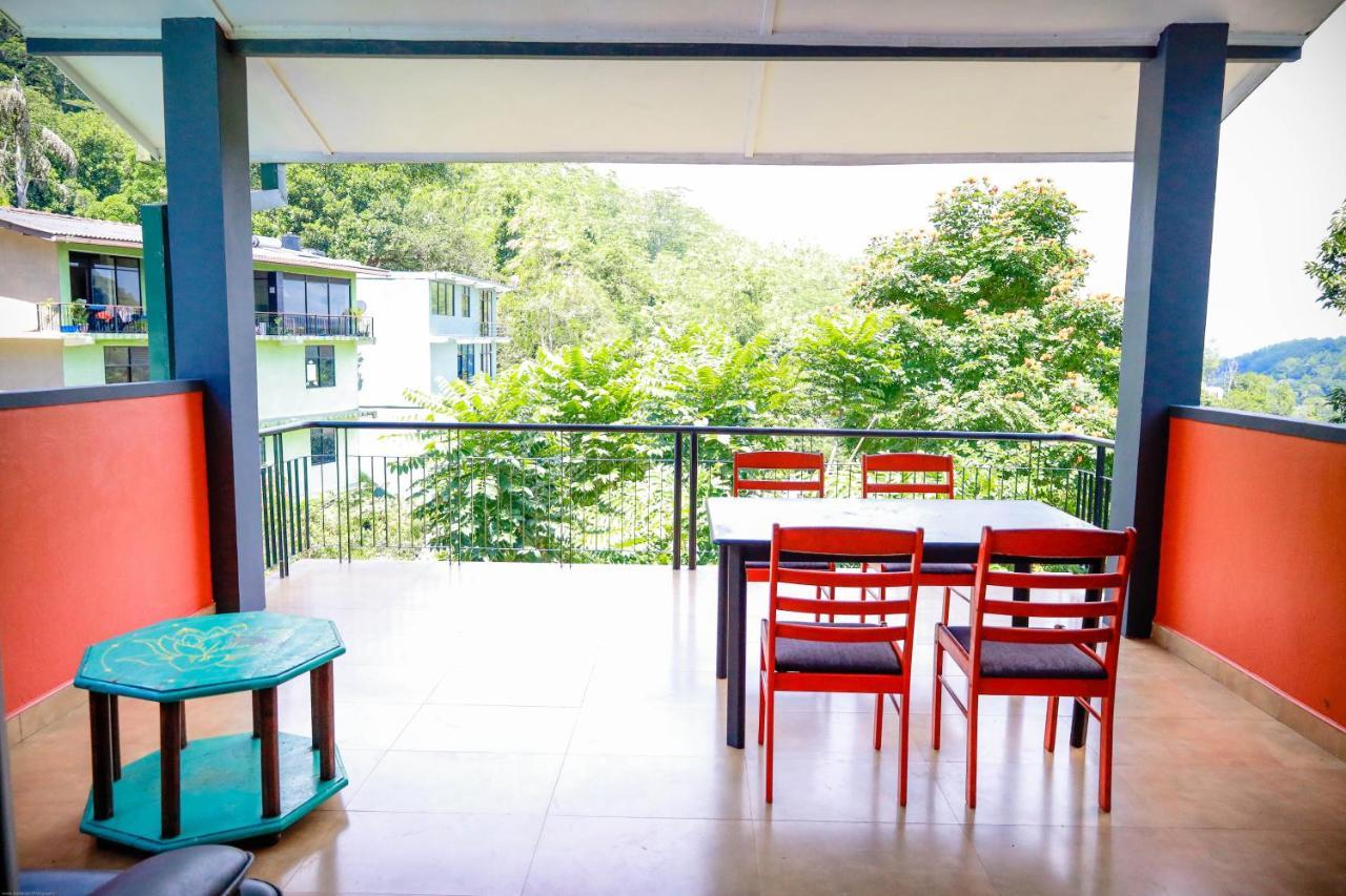 Funk Bunk - Mount View Lodge Kandy Buitenkant foto