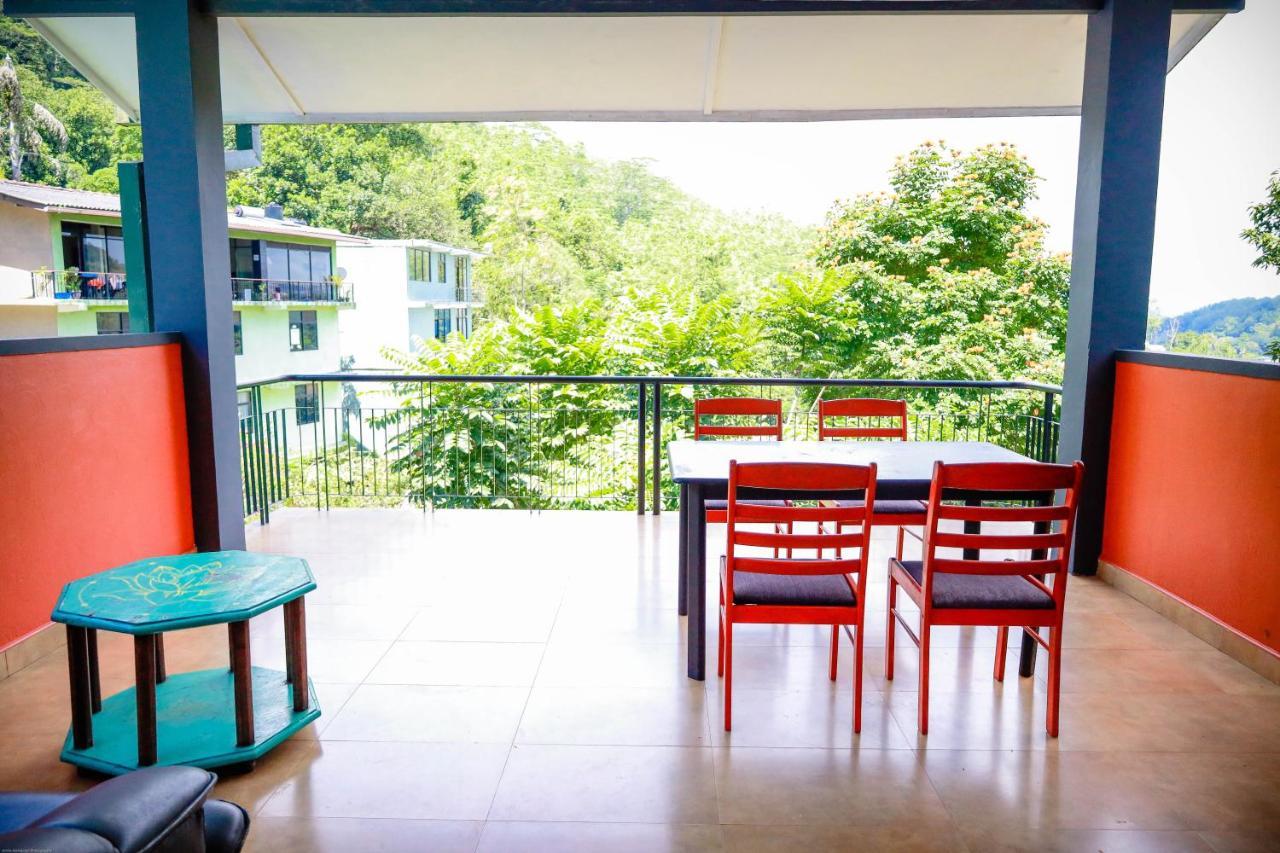 Funk Bunk - Mount View Lodge Kandy Buitenkant foto